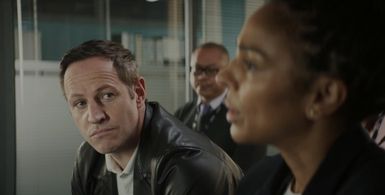 Andrew Dowbiggin (DS Clarke) and Marsha Thomason (DS Townsend) in “The Bay”, series 3.