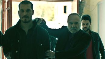 Çetin Tekindor and Çagatay Ulusoy in Içerde (2016)