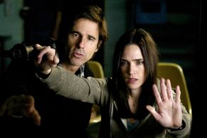 Jennifer Connelly and Walter Salles in Dark Water (2005)