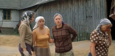 Ekaterina Zhemchuzhnaya, Lidiya Fedoseeva-Shukshina, Natalya Khorokhorina, and Ekaterina Voronina in Tsyganskoe schaste 