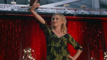 Katherine Bailess in A Date by Christmas Eve (2019)
