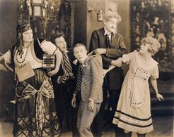 Johnny Dooley and Wilna Wilde in Hearts and Arts (1920)