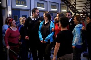 Nergis Öztürk, Simel Keçecioglu, and Hüseyin Turunç in The Yard: 43.Bölüm (2019)