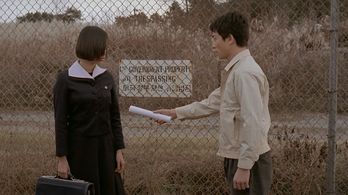 Min-jung Ban and Kim Young-min in Address Unknown (2001)