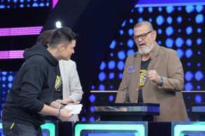 Rez Cortez and Dingdong Dantes in Family Feud Philippines (2022)