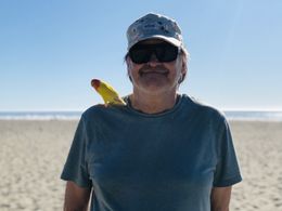 Alexander Stuart with his 15 year old lovebird Miso