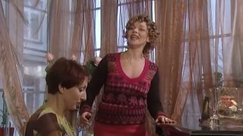Lada Dens and Alika Smekhova in Samyy luchshiy prazdnik (2004)