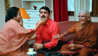 Usha Nadkarni and Makarand Anaspure in Agadbam (2010)