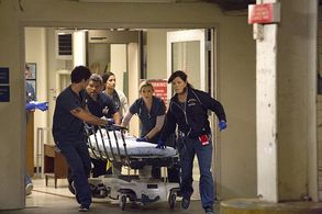 Marcia Gay Harden, Luis Guzmán, Bonnie Somerville, Benjamin Hollingsworth, Melanie Chandra, and Harry Ford in Code Black