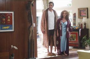 Elizabeth Perkins and Brad Garrett in How to Live with Your Parents (for the Rest of Your Life) (2013)