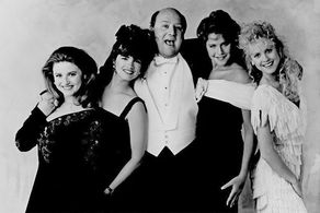 Heather Langenkamp, Jamie Luner, Bill Kirchenbauer, Brooke Theiss, and JoAnn Willette in Just the Ten of Us (1987)