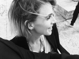 Alexandra De La Mora