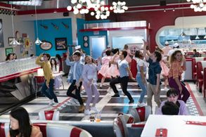 Destiny Rettinger, Monique Jasmine Paul, Myles Erlick, Lilly Noelle Bartlam, Shelby Simmons, and Chuck Wheeler in Snow D