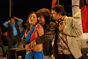 Makarand Anaspure, Prasad Oak, and Kranti Redkar in Full 3 Dhamaal (2008)