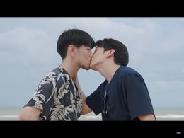 Chinnarat Siriphongchawalit and Jirakit Kuariyakul in Still 2gether (2020)