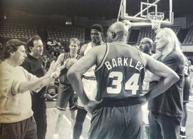 Charles Barkley, Patrick Ewing, Joe Pytka, Ivan Reitman, and Paul Westphal in Space Jam (1996)
