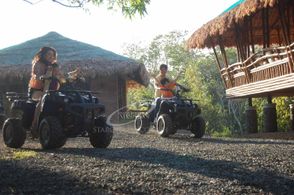 Vic Sotto, Bea Alonzo, Zaijian Jaranilla, and Xyriel Manabat in Pak! Pak! My Dr. Kwak! (2011)
