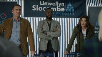 Paul Fitzgerald, Cobie Smulders, and Tosin Morohunfola in Stumptown (2019)