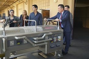 Lea Thompson, Robert Patrick, Eddie Kaye Thomas, Elyes Gabel, and Jadyn Wong in Scorpion (2014)