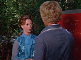 Richard Kelton and Maggie Sullivan in Quark (1977)