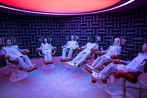 Allyce Beasley, Danny Hoch, Emma Stone, Jonah Hill, Stephen Hill, and Kathleen Choe in Maniac (2018)