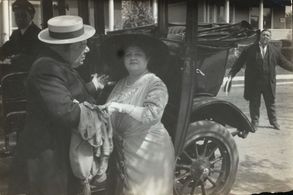 John Bunny, Hughie Mack, and Kate Price in Flaming Hearts (1913)