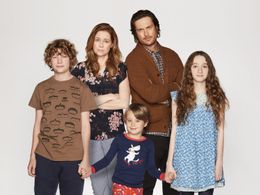 Oliver Hudson, Jenna Fischer, Van Crosby, Sander Thomas, and Olivia Keville in Splitting Up Together (2018)