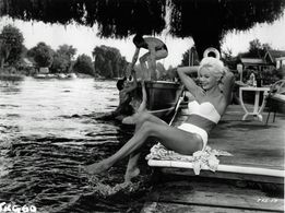 Margaret Rose Keil in That Kind of Girl (1963)