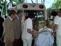 James MacArthur and Herman Wedemeyer in Hawaii Five-O (1968)