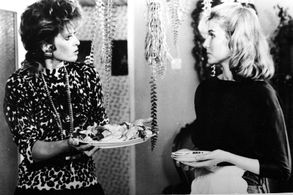 Grazyna Blecka-Kolska and Ewa Kasprzyk in Kogel-mogel (1988)