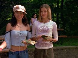 Miriam McDonald and Cassie Steele in Degrassi: The Next Generation (2001)
