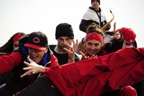 Alvaro Cervantes as Rai with his group Brodas Bros