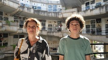 Denise Fraga and João Nunes Monteiro in Sonhar com Leões (2024)