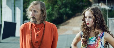 Vladimír Javorský and Eliska Krenková in Andelé vsedního dne (2014)