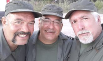 Carlos Acosta-Milian, Alberto Pujol y Roberto Escobar en “Plantados” (2021)