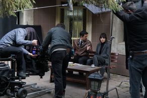 Mert Firat and Melisa Pamuk in Kilit (2021)