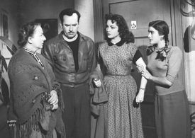 Irma Dorantes, Maruja Grifell, Pedro Infante, and Sara Montiel in Necesito dinero (1951)