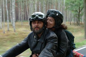 Guntram Brattia and Hannelore Elsner in The Visible and the Invisible (2007)