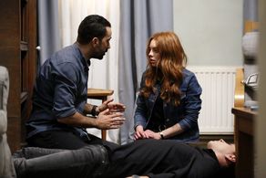 Mehmet Bozdogan, Melis Sezen, and Selahattin Pasali in Leke (2019)