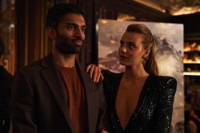 Nadia Parkes and Nikesh Patel in Starstruck (2021)
