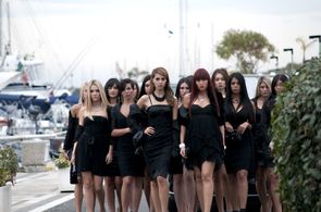 Paola Cortellesi and Anna Foglietta in Escort in Love (2011)