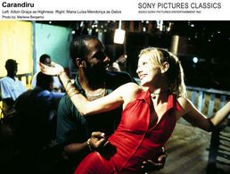 Maria Luísa Mendonça and Ailton Graça in Carandiru (2003)