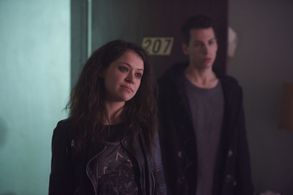 Tatiana Maslany and Jordan Gavaris in Orphan Black (2013)