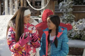 Ronni Hawk in Stuck in the Middle (2016)