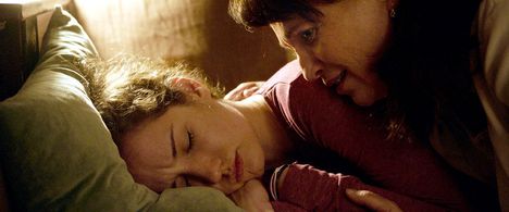 Alena Mihulová and Eliska Krenková in Bird Atlas (2021)