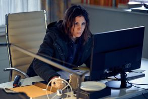 Aylin Tezel in Unbroken (2021)