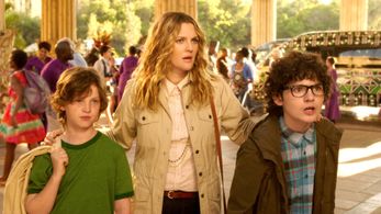 Drew Barrymore, Kyle Red Silverstein, and Braxton Beckham in Blended (2014)