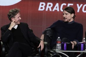 Josh Hartnett and John Logan in Penny Dreadful (2014)