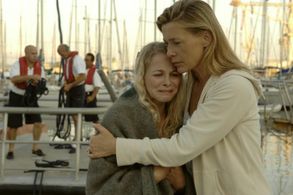 Barbara Rudnik and Jasmin Schwiers in Der fremde Gast (2007)