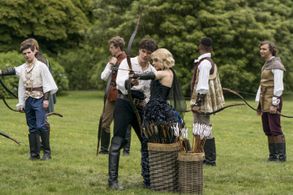 Sophia Anne Caruso and Jamie Flatters in The School for Good and Evil (2022)